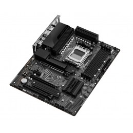 Asrock X670E PG LIGHTNING...